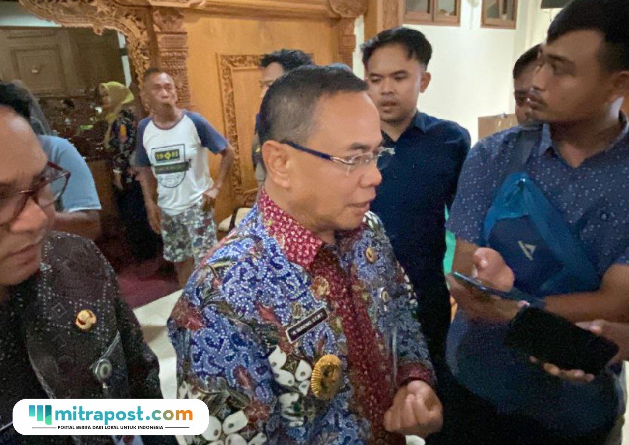 Foto: Bupati Pati Sudewo usai menghadiri rapat paripurna persetujuan bersama Kebijakan Umum Anggaran (KUA) dan Prioritas Plafon Anggaran Sementara (PPAS) APBD Tahun 2026 bersama DPRD Kabupaten Pati, Jumat (24/10/2025) (Mitrapost.com/ Kafi) Foto: Bupati Pati Sudewo usai menghadiri rapat paripurna persetujuan bersama Kebijakan Umum Anggaran (KUA) dan Prioritas Plafon Anggaran Sementara (PPAS) APBD Tahun 2026 bersama DPRD Kabupaten Pati, Jumat (24/10/2025) (Mitrapost.com/ Kafi)