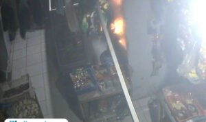 Foto: tangkapan layar video dari CCTV yang viral di media sosial (Mitrapost.com/ dok pribadi)