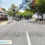 Foto : Jalan menuju Dinas Kearsipan dan Perpustakaan (Arpus) Kabupaten Pati dipasang kawat berduri, Jumat (31/10/2025). (Sumber. Mitrapost.com/ Ilham)
