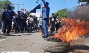 Foto: Ratusan warga dari berbagai penjuru Kabupaten Pati yang tergabung dalam Koalisi Masyarakat Pati Anti Premanisme (KOMPRES) menggelar aksi damai di Alun-Alun Tayu, Senin (6/10/2025) (Mitrapost.com/ Kafi)