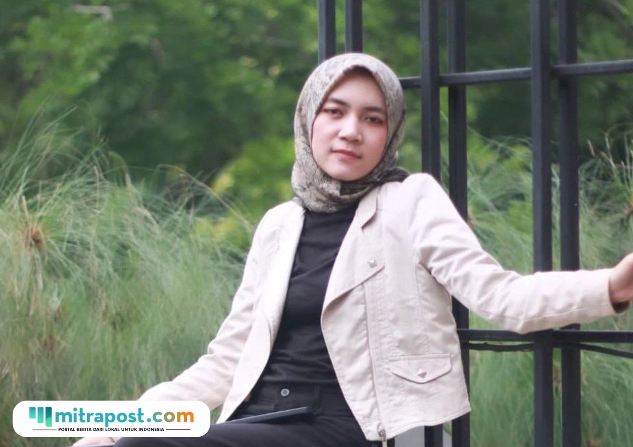 Foto: A’ida Sufrotus Sofi (23) asal Desa Slungkep yang berhasil menembus pendidikan magister di International Open University Africa, Gambia, Afrika Barat (Mitrapost.com/ dok pribadi)