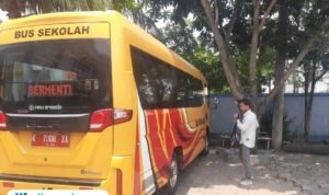 Foto: Bus Sekolah parkir di depan kantor Dishub Kabupaten Pati (Mitrapost.com/ Kafi)
