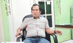 Foto: Kuasa hukum Aliansi Masyarakat Pati Bersatu (AMPB), Nimerodin Gulo saat ditemui di kantornya, Jumat (10/10/2025) (Mitrapost.com/ Kafi)