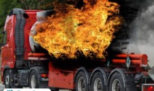 Ilustrasi mobil tangki BBM terbakar/istock