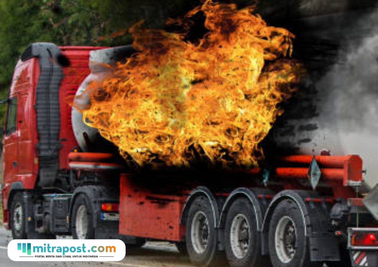 Ilustrasi mobil tangki BBM terbakar/istock