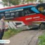 Bus Peziarah Kesasar dan Terperosok di Jalan Desa Plukaran Pati