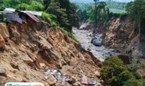 longsor Tanah Longsor Timbun Ponpes di Kabupaten Bandung Barat, 1 Santriwati Tewas