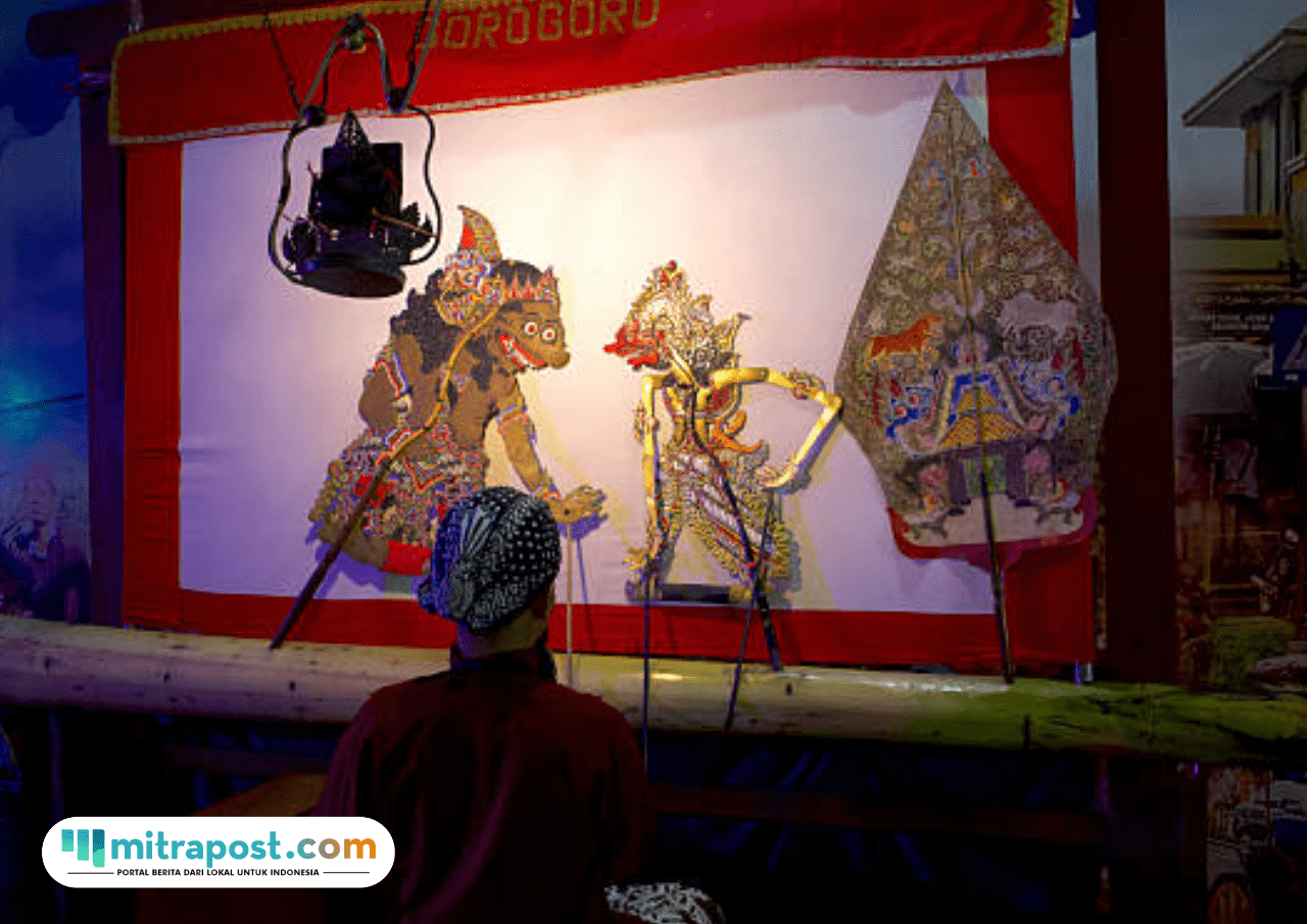 Foto: ilustrasi dalang memainkan wayang (sumber: istock)