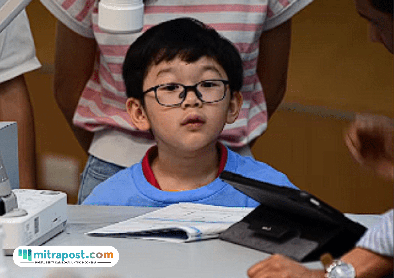 Foto: Theodore Kwan saat Mengikuti Kuliah Kimia Dasar di NTU (sumber: Instagram)