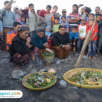 Foto: Potret Tradisi Sedekah Laut (sumber: DLHKP Kab. Kebumen) Foto: Potret Tradisi Sedekah Laut (sumber: DLHKP Kab. Kebumen)