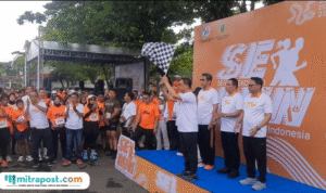 Foto: Bupati Pati Sudewo saat melepas ratusan peserta Survei Ekonomi (SE) Run 2025 di Halaman Kantor Bupati Pati pada Minggu (9/11/2025) pagi (Mitrapost.com/ Kafi) 