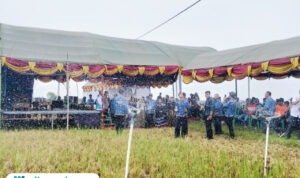 Foto : Program Gerakan Listrik Masuk Sawah berada di Desa Waru Kecamatan Rembang, tengah diuji coba untuk pengairan, belum lama ini. (Sumber. Mitrapost.com/ Ilham)
