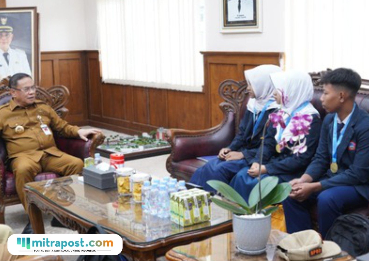 Taiga pelajar SMP Negeri 1 Kayen saat bertemu Bupati Sudewo/diskominfo pati