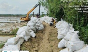 Foto : Pemanfaatan Sandbag di Kecamatan Batangan, baru-baru ini. (Dok. DPUTR Kabupaten Pati)