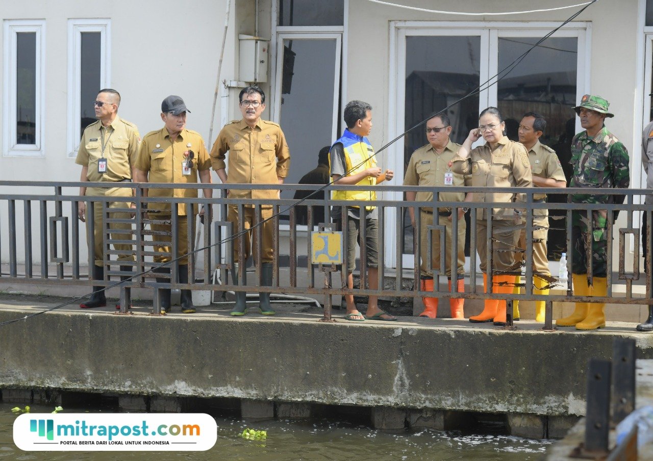 Wali Kota Semarang, Agustina Wilujeng saat meninjau kondisi di lapangan (Sumber: semarangkota)