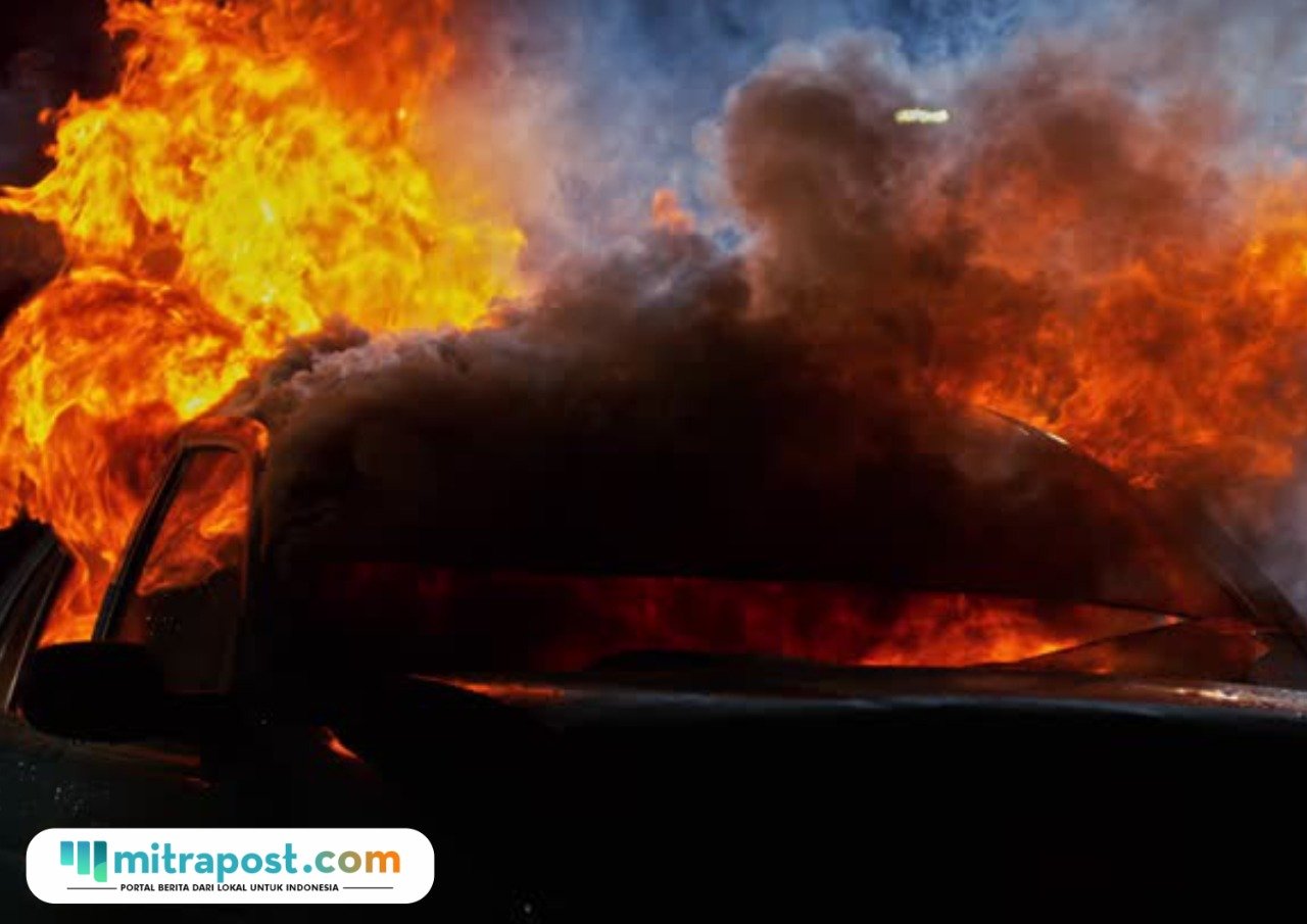 Ilustrasi mobil terbakar/istock