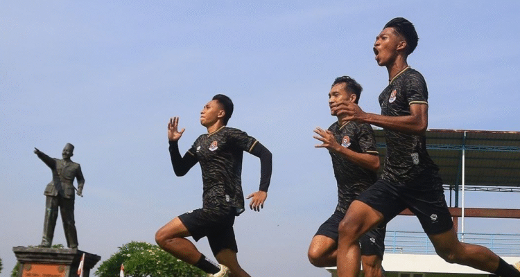persipa Foto: Persipa Pati saat menggelar latihan di Lapangan Mojoagung (Mitrapost.com/ Persipa Pati)