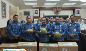 Foto : Bupati Pati, Sudewo beserta jajarannya tengah mempromosikan jeruk pamelo. (Mitrapost.com/ Ilham) Pemkab Pati