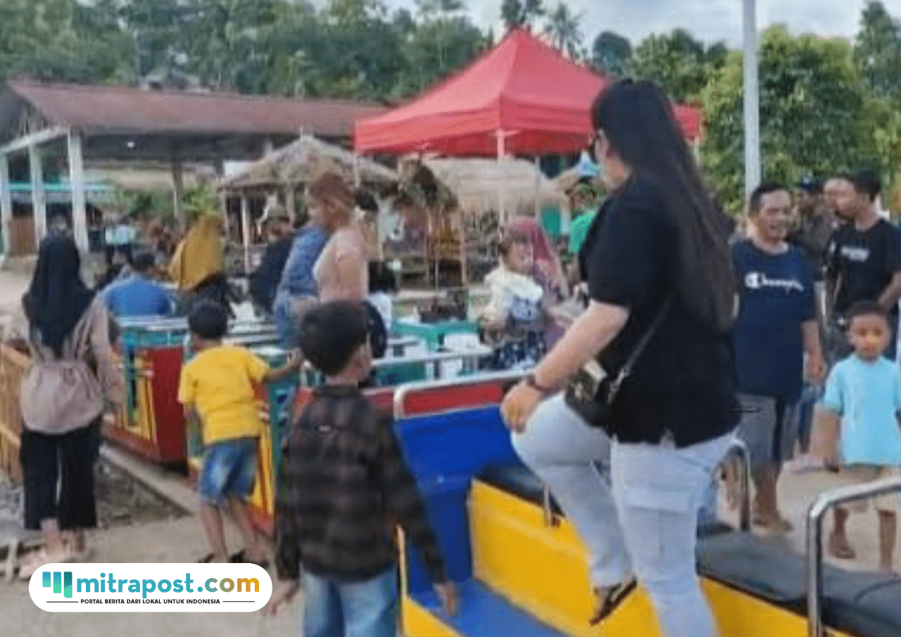 Foto : Para wisatawan tengah menikmati tempat wisata di Sitiluhur Park, Kecamatan Gembong. (Sumber. Mitrapost.com/ Ilham)
