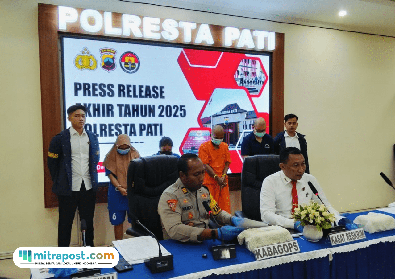 Foto : Polresta Pati Konferensi Pers di ruang Sanika Satyawada, Rabu (31/12/2025). (Sumber. Mitrapost.com/ Ilham) Penipuan