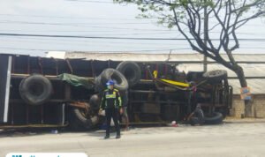 Foto : Kecelakaan truk di Jalan Pati-Rembang Kecamatan Batangan tahun 2024 lalu. (Sumber. Mitrapost.com/ Ilham)