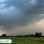 Ilustrasi petir di sawah/istock Ilustrasi petir di sawah/istock Petani