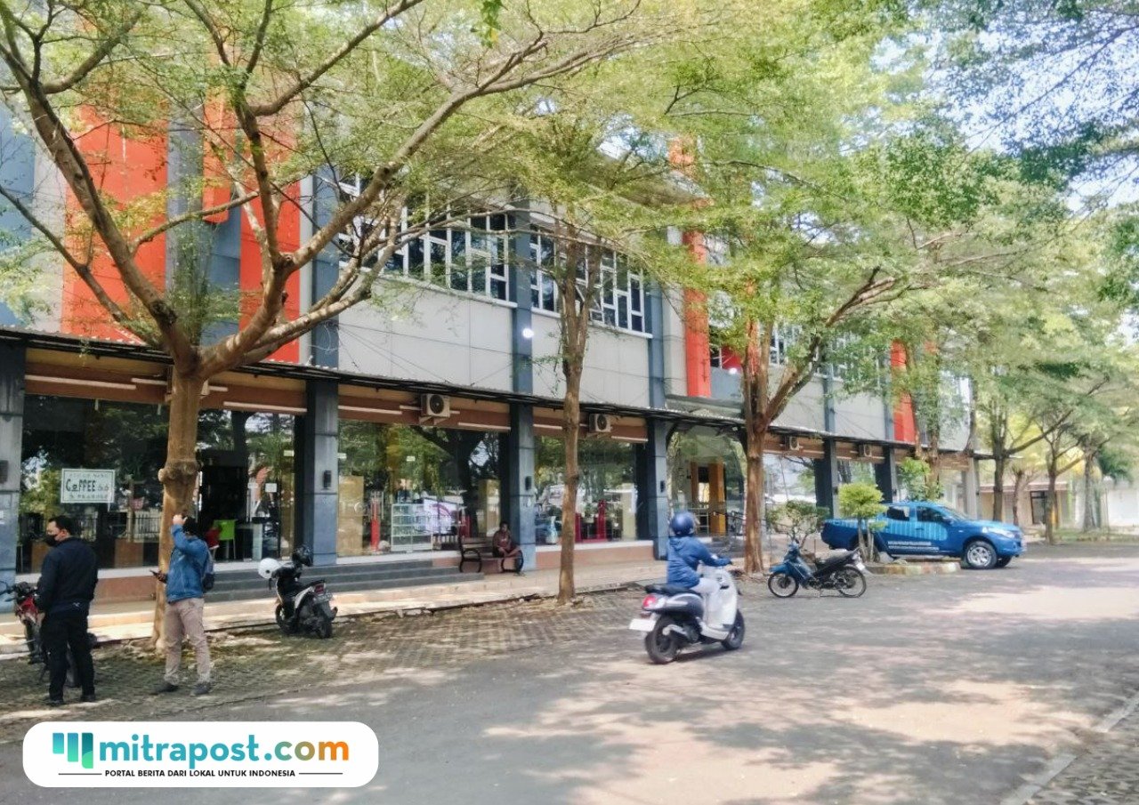 Foto : Kondisi Plaza Pragola yang berada di Jalan Kudus-Pati, Kecamatan Margorejo Pati, belum lama ini. (Sumber. Mitrapost.com/ Ilham)