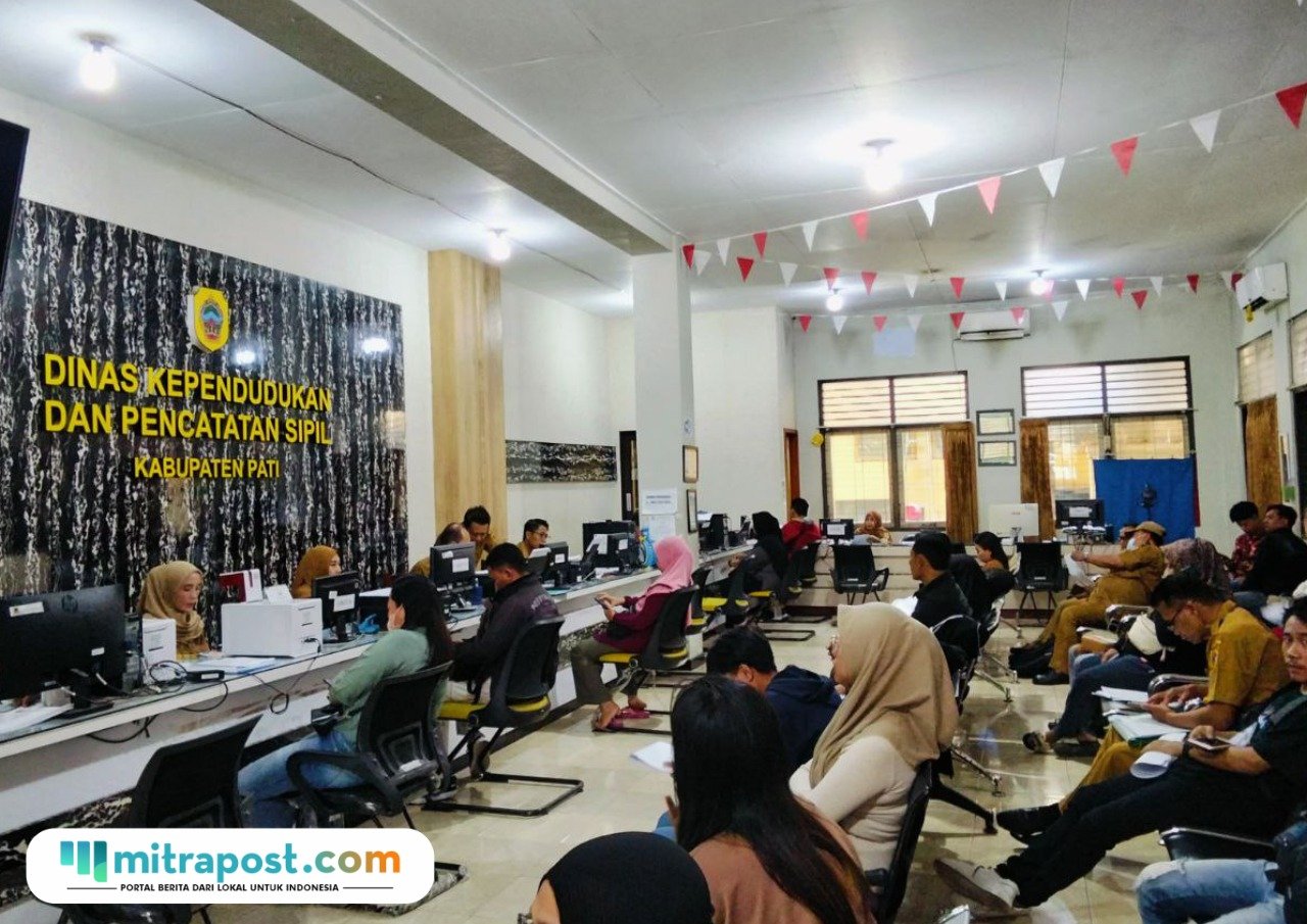 Foto : Pelayanan Dinas Kependudukan dan Catatan Sipil (Disdukcapil) Kabupaten Pati. (Sumber. Mitrapost.com/ Ilham)