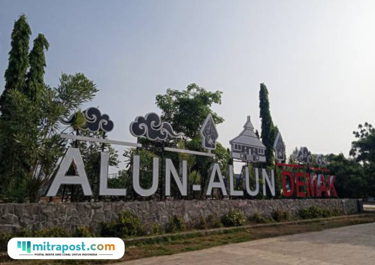 Jalan alun-alun Demak/istock