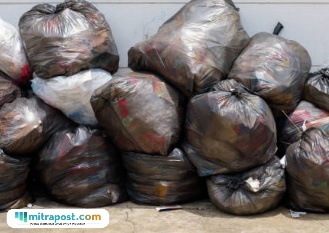 Ilustrasi sampah Tangsel menumpuk/istock