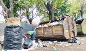 Foto : Tumpukan sampah di TPS Pasar terminal Pati, belum lama ini. (Sumber. Mitrapost.com/ Ilham)