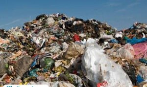 Ilustrasi tumpukan sampah di Pasar Cimanggis/istock