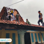 angin-puting-beliung-pati Foto : Kondisi rumah yang mengalami kerusakan di Desa Gebang Kecamatan Gabus Pati, Jum'at (26/12/2025). (Sumber. Mitrapost.com/ Ilham)