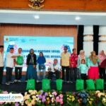 Foto : Pemberian bantuan secara simbolis momen Hari Disabilitas Internasional (HDI) di Pendopo Kabupaten Pati, Sabtu (13/12/2025). (Sumber. Mitrapost.com/ Ilham)