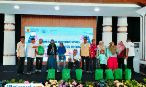 Foto : Pemberian bantuan secara simbolis momen Hari Disabilitas Internasional (HDI) di Pendopo Kabupaten Pati, Sabtu (13/12/2025). (Sumber. Mitrapost.com/ Ilham)