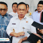 Foto : Bupati Pati Sudewo ditemui di Desa Pasucen Kecamatan Trangkil usai mendampingi Menko Pangan Zulkifli Hasan melakukan peninjauan Desa Banyutowo. (Sumber. Mitrapost.com/ Ilham)