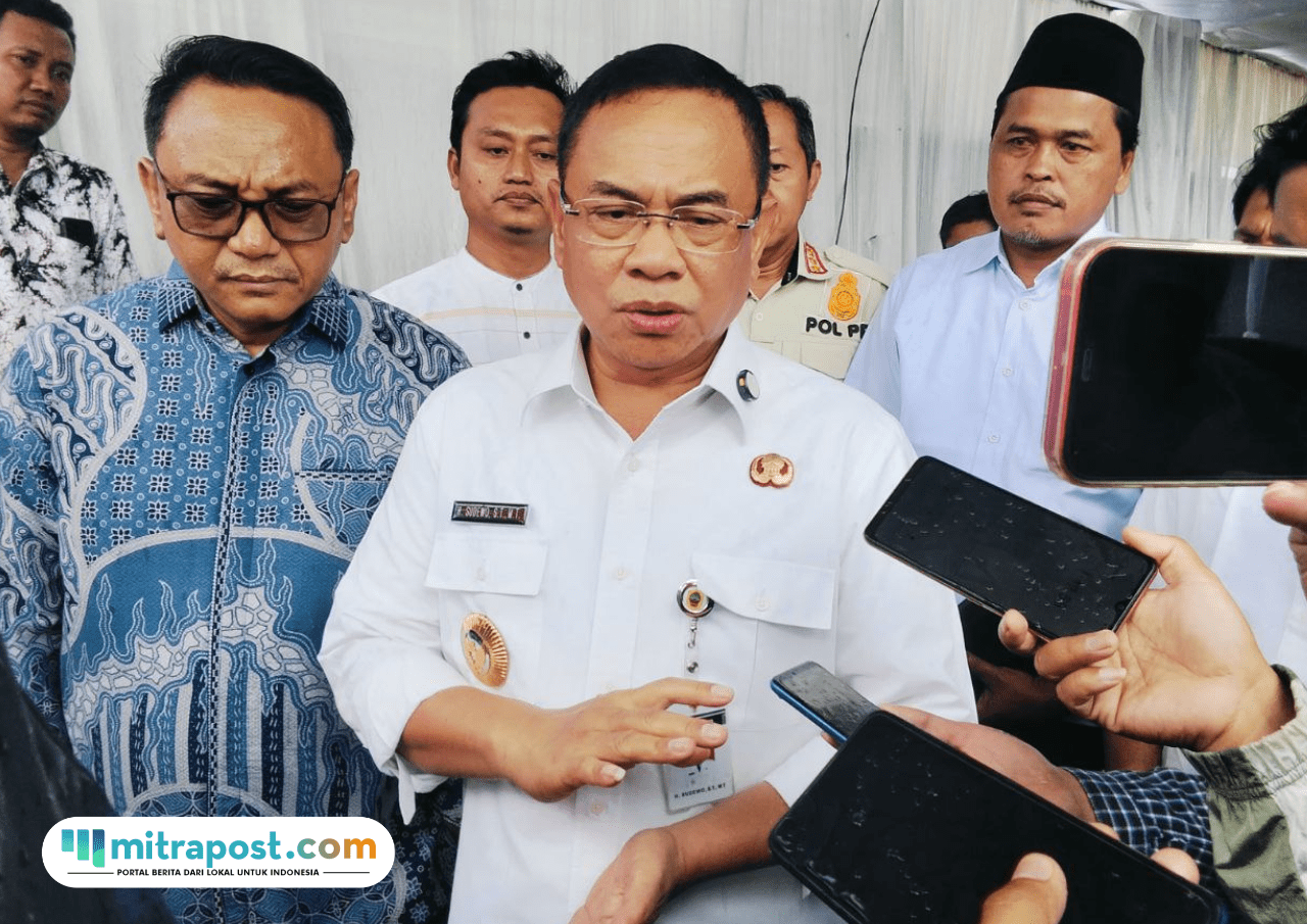 Foto : Bupati Pati Sudewo ditemui di Desa Pasucen Kecamatan Trangkil usai mendampingi Menko Pangan Zulkifli Hasan melakukan peninjauan Desa Banyutowo. (Sumber. Mitrapost.com/ Ilham)
