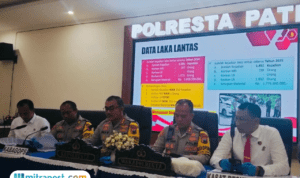 Foto : Polresta Pati menggelar Konferensi Pers di Ruang Sanika Satyawada pada Rabu (31/12/2025). (Sumber. Mitrapost.com/ Ilham) Kasus Kecelakaan