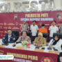 Foto : Polresta Pati saat menggelar Konferensi Pers pada Senin (15/12/2025). (Sumber. Mitrapost.com/ Ilham) Pembuangan Bayi