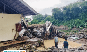 Foto : Kondisi tanggul jebol di Desa Bulumanis Kidul, Kecamatan Margoyoso, Kabupaten Pati. (Sumber. Mitrapost.com/ Ilham)