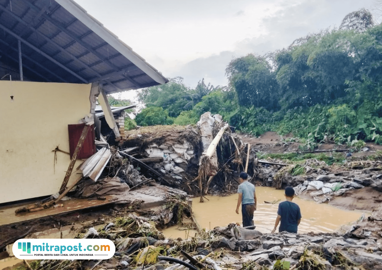 Foto : Kondisi tanggul jebol di Desa Bulumanis Kidul, Kecamatan Margoyoso, Kabupaten Pati. (Sumber. Mitrapost.com/ Ilham)