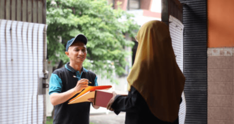 Ilustrasi kurir Jadi Tulang Punggung Industri Logistik, Gaji Kurir dan Pendapatan Perusahaan Tercatat Kontras