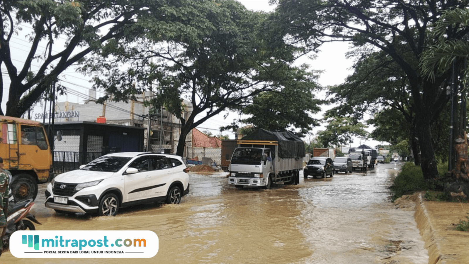 Foto : Kondisi Jalan Pantura Pati-Rembang tepat di Desa Ketitangwetan Kecamatan Batangan. (Sumber. Mitrapost.com/ Ilham)