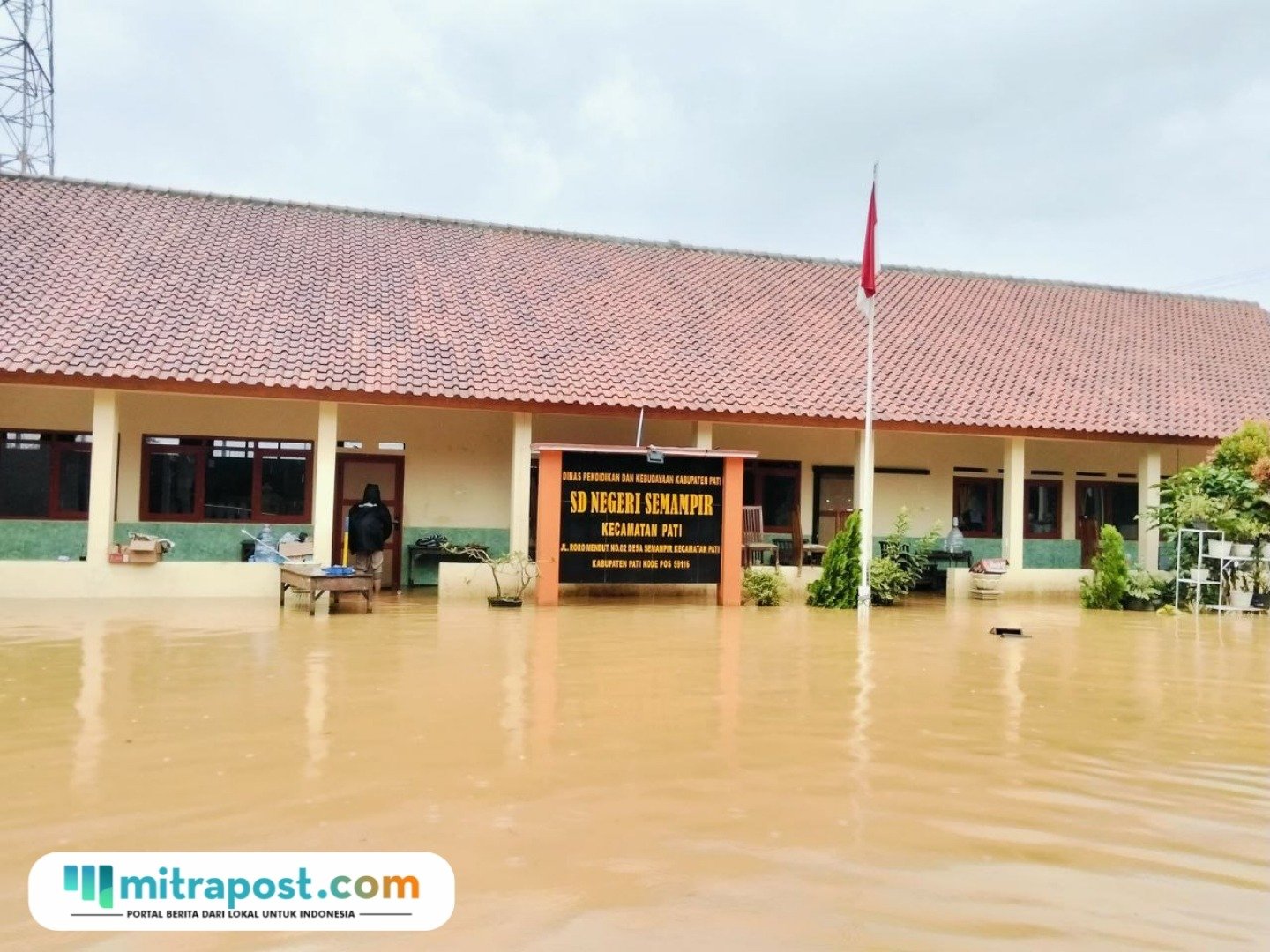 Foto : Kondisi SD Negeri Semampir, Kecamatan Pati, Senin (12/01/2026). (Sumber. Mitrapost.com/ Ilham)