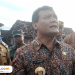 Foto : Gubernur Jawa Tengah, Ahmad Luthfi tinjau banjir di Desa Banjarsari Kecamatan Gabus. (Sumber. Mitrapost.com/ Ilham)