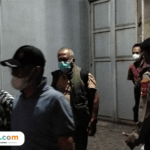 Foto : Penjagaan ketat oleh kepolisian di area KSPPS Artha Bahana Syariah Desa Semampir Kecamatan Pati. (Sumber. Mitrapost.com/ Ilham)