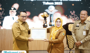 Foto : Pemberian penghargaan terhadap Sekolah Adiwiyata di Pendopo Kabupaten Pati. (Dok. Humas Pemkab Pati)