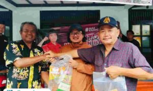 Foto : Tim Endro Center memberikan bantuan untuk korban terdampak banjir di Kabupaten Pati. (Sumber. Mitrapost.com/ Ilham) DPRD