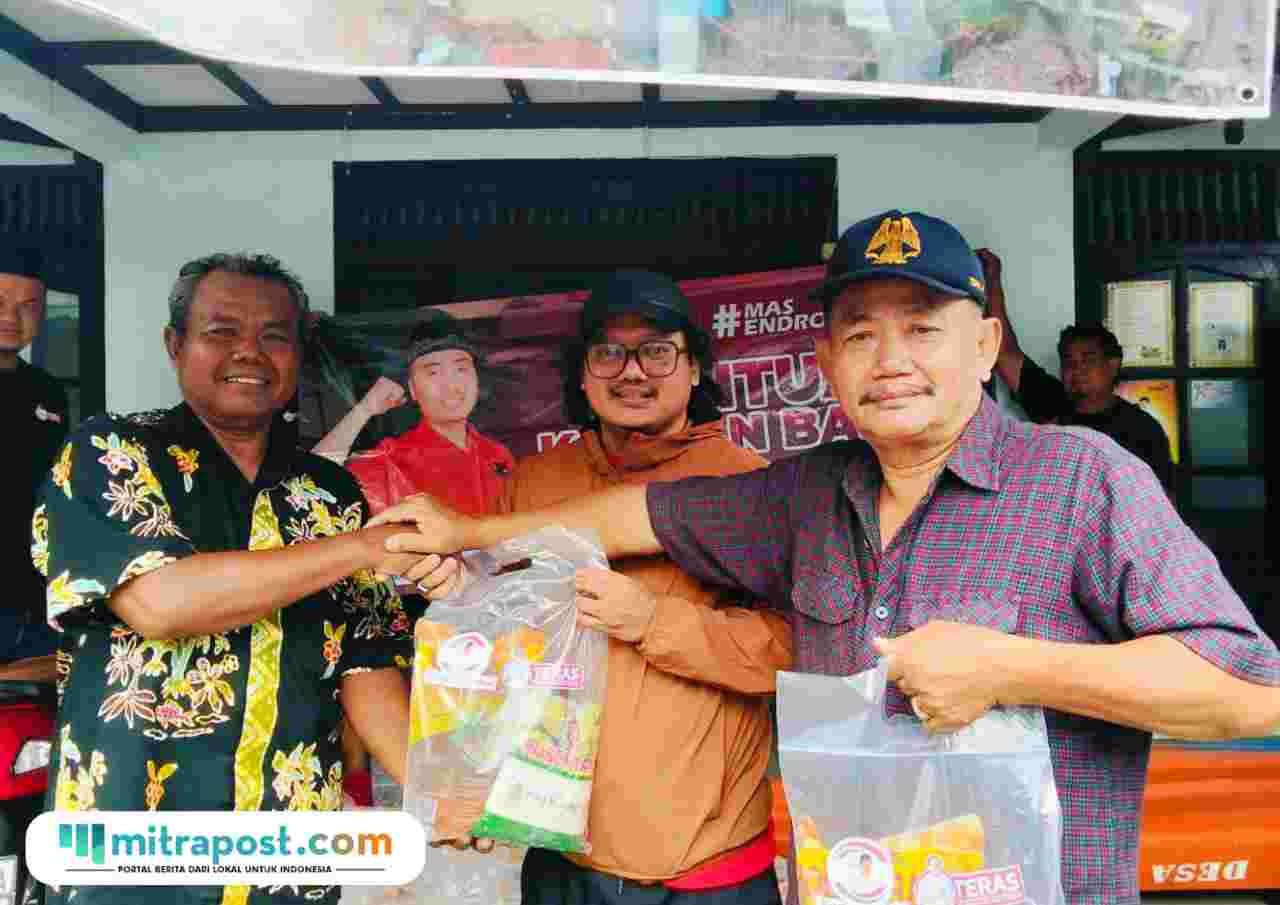 Foto : Tim Endro Center memberikan bantuan untuk korban terdampak banjir di Kabupaten Pati. (Sumber. Mitrapost.com/ Ilham) DPRD
