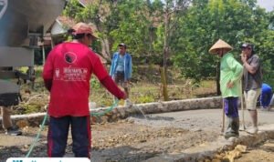 Foto : Perbaikan Jalan Desa Wukirsari Kecamatan Tambakromo Pati. (Dok. Warga Desa Wukirsari)